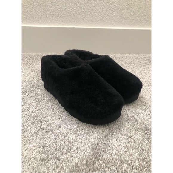 UGG Classic Cozy Bootie Slipper Women’s Size 7 - Picture 1 of 7